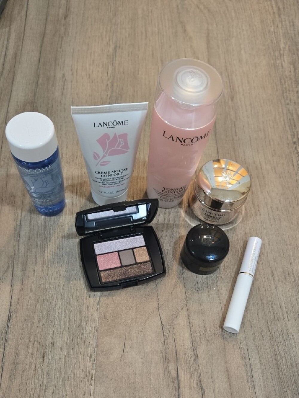 NWT! Lancome Pouch With Makeup & Skincare! - Picture 2 of 6